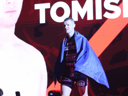 FOTO: Tomislav Sičaja pobjedio u prvom profesionalnom nastupu u MMA