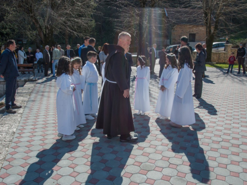 FOTO: Prva pričest u župi Gračac