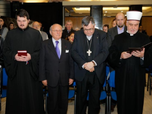 Četiri vjerska poglavara se pomolila za sve žrtve rata u BiH