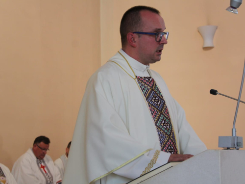 FOTO: Dan posvete crkve i duhovnih zvanja u župi Prozor