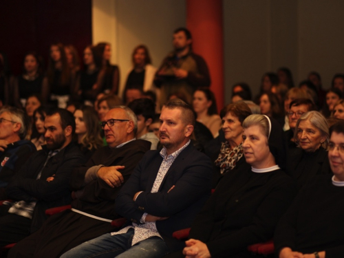 FOTO/VIDEO: Večer etno pjesme u Prozoru