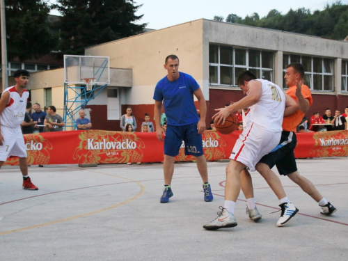 FOTO: U Prozoru počeo 13. Streetball turnir