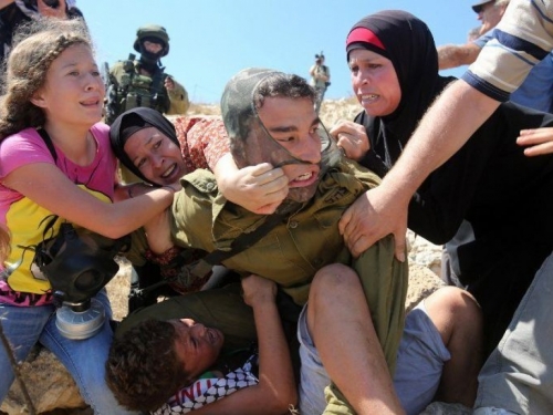 Žene pretukle vojnika koji je nasrnuo na dječaka