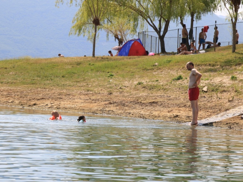 FOTO/VIDEO: Ramci spas od vrućina pronašli na Ramskom jezeru