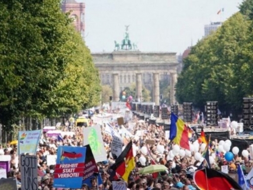 Prosvijedi širom Europe: Ljudi na ulicama protiv mjera i nošenja zaštitnih maski