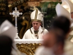 Papa posvetio uskrsnu molitvu starijima i bolesnima