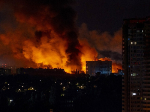 Kijevom odjekuju eksplozije, traje masovni ruski napad