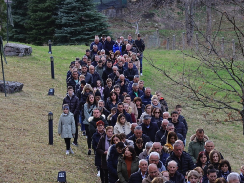 FOTO: Put križa kroz fratarski gaj na Šćitu