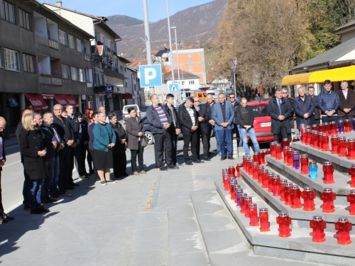 FOTO: Povodom Svih svetih u Prozoru zapaljene svijeće za poginule i preminule branitelje