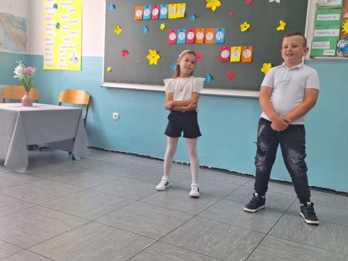 FOTO: Priredba povodom Majčinog dana u područnoj školi na Lugu