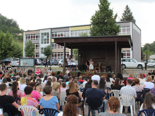 FOTO: 16. festival duhovne glazbe ''Djeca pjevaju Isusu'' u župi Prozor