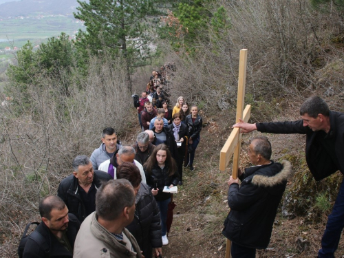 FOTO: Ramski put križa na brdo Gračac