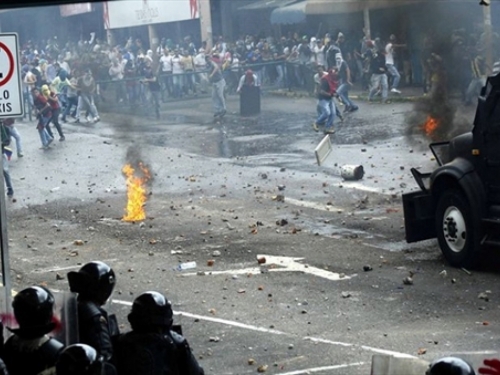 U sukobima demonstranata i snaga sigurnosti u Venezueli 42 mrtvih