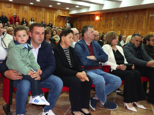 FOTO: Na Šćitu predstavljena knjiga ''Oluje u nama'' autora Ivana Tadića