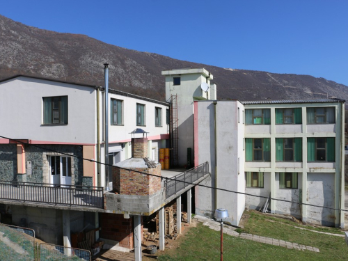 OGLAS: Prodaju se dva stambena prostora od po 200 m² u Rumbocima