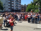 Radnici Aluminija prosvjeduju: Pale svijeće i najavljuju odlazak u Njemačku
