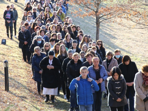 FOTO: Put križa kroz fratarski gaj na Šćitu