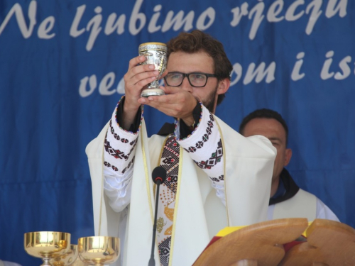 FOTO: Mlada misa fra Franje Barabana u Rumbocima