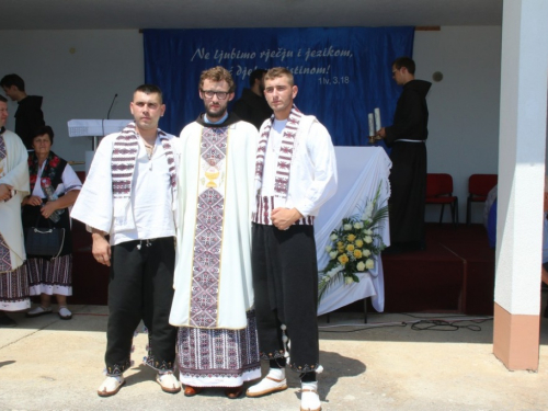 FOTO: Mlada misa fra Franje Barabana u Rumbocima