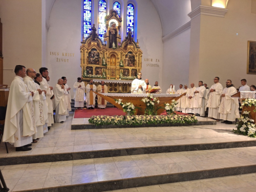 FOTO: Šćitski vikar fra Tomislav Vidović proslavio mladu misu