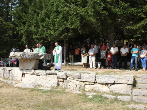 FOTO: Na Vran planini služena misa za poginule duvandžije