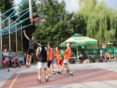 FOTO: Ekipa ''ALF Market'' osvojila Streetball za juniore