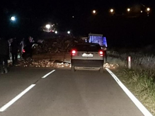 U sudaru traktora i golfa dvije osobe ozlijeđene