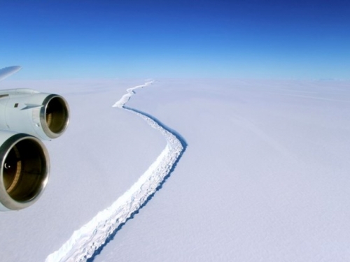 Od Antarktike se odlomio ledenjak veći od Like