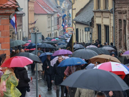 Kolona sjećanja dostojanstveno prošla Vukovarom