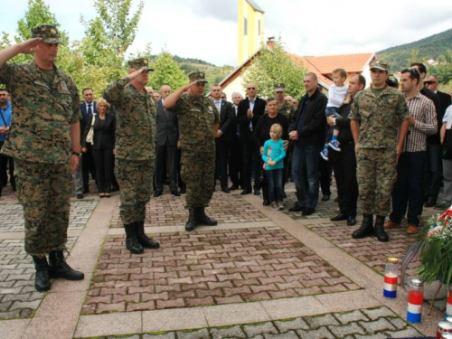 FOTO: 21. obljetnica stradanja Hrvata na Uzdolu