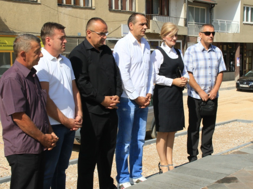 FOTO: Polaganjem vijenaca i svečanom sjednicom započelo obilježavanje Dana općine