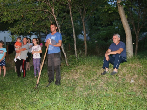 FOTO: Paljenjem svitnjaka Rama dočekuje sv. Ivu