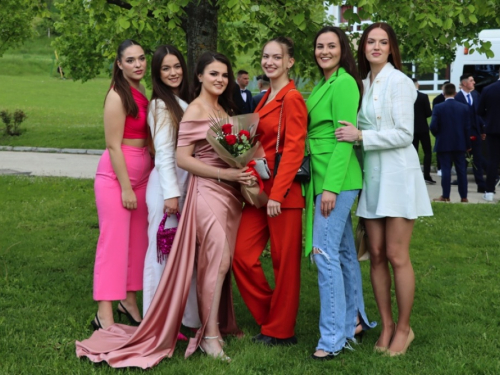 FOTO/VIDEO: Matura 2023. - Defile mladosti na ulicama Prozora