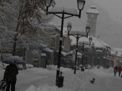 Gračanica: U selu Lohinja Donja čistili snijeg, pa se žestoko potukli