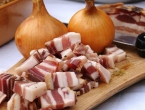 Zašto je dobro jesti svinjsku mast, špek i luk?