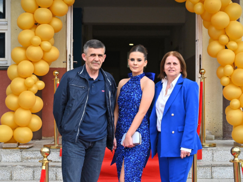 FOTO/VIDEO: Uskoplje ispratilo 63 maturanta, među njima i 9 iz Rame