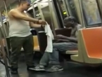 VIDEO: Skinuo svoju majicu i dao ju siromahu koji se smrzavao