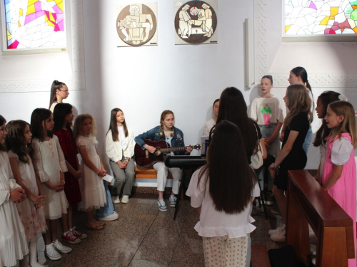 FOTO: U Prozoru održan 18. festival duhovne glazbe ''Djeca pjevaju Isusu''