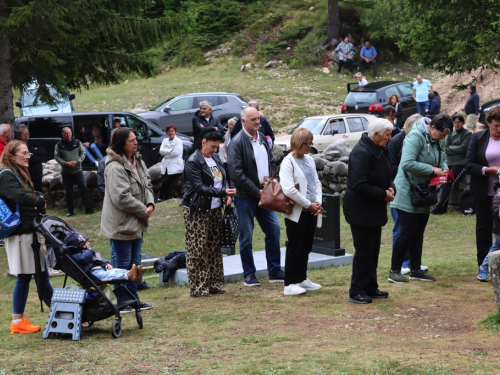 FOTO: Na Vranu služena sv. misa za poginule duvandžije