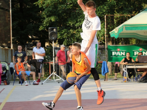 FOTO: Ekipa ''ALF Market'' osvojila Streetball za juniore