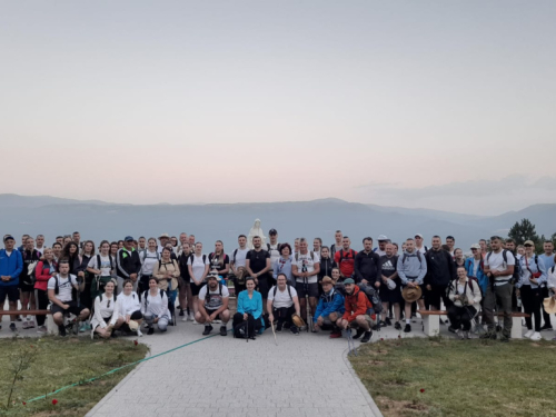 FOTO: Hodočasnici iz Rame krenuli pješice u Međugorje