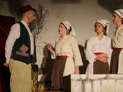 FOTO: Na Šćitu izvedena predstava „Diva Grabovčeva“