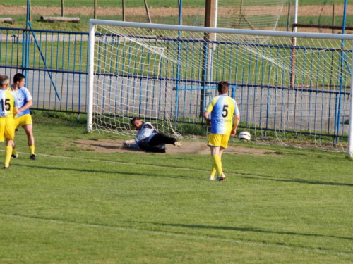 FOTO: Ramci i Hercegovci u Kutjevu odmjerili snage na nogometnom terenu