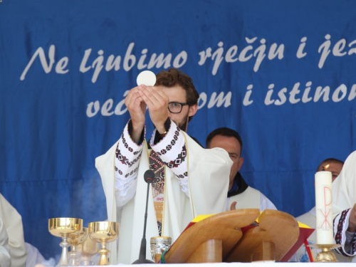 FOTO: Mlada misa fra Franje Barabana u Rumbocima