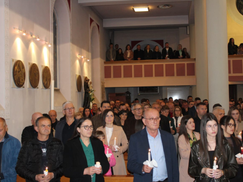 FOTO: Vazmeno bdijenje u župi Prozor