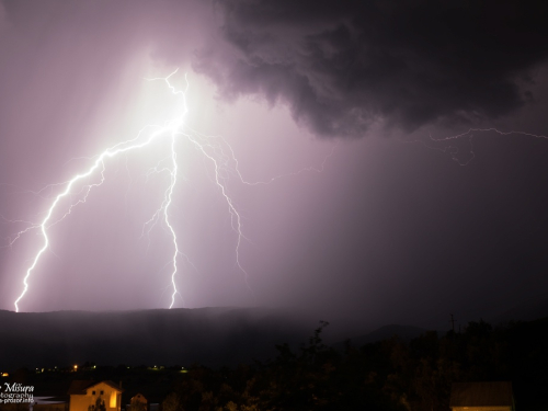 FOTO/VIDEO: Munje parale nebo nad Ramom