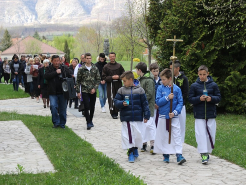 FOTO: Put križa kroz fratarski gaj na Šćitu