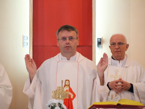 FOTO: Dan posvete crkve i Dan duhovnih zvanja u župi Prozor