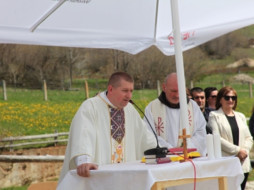 FOTO: Druženje Rumbočana i sv. misa na Zahumu