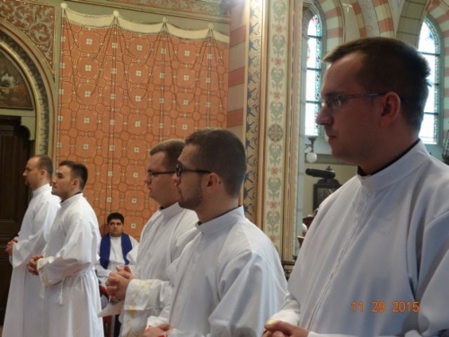 Kardinal Puljić zaredio petoricu svećeničkih kandidata za đakone, dvojicu iz Rame